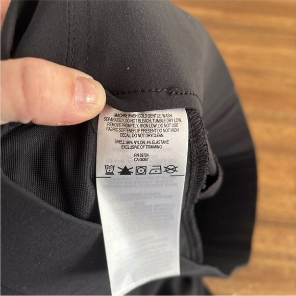 Columbia Omni-Shield Black Pull On Active Capri Pants Sz S Advanced Repellency - Picture 8 of 10